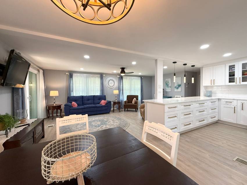 7711 Lakeshore Dr a Ellenton, FL Mobile or Manufactured Home for Sale